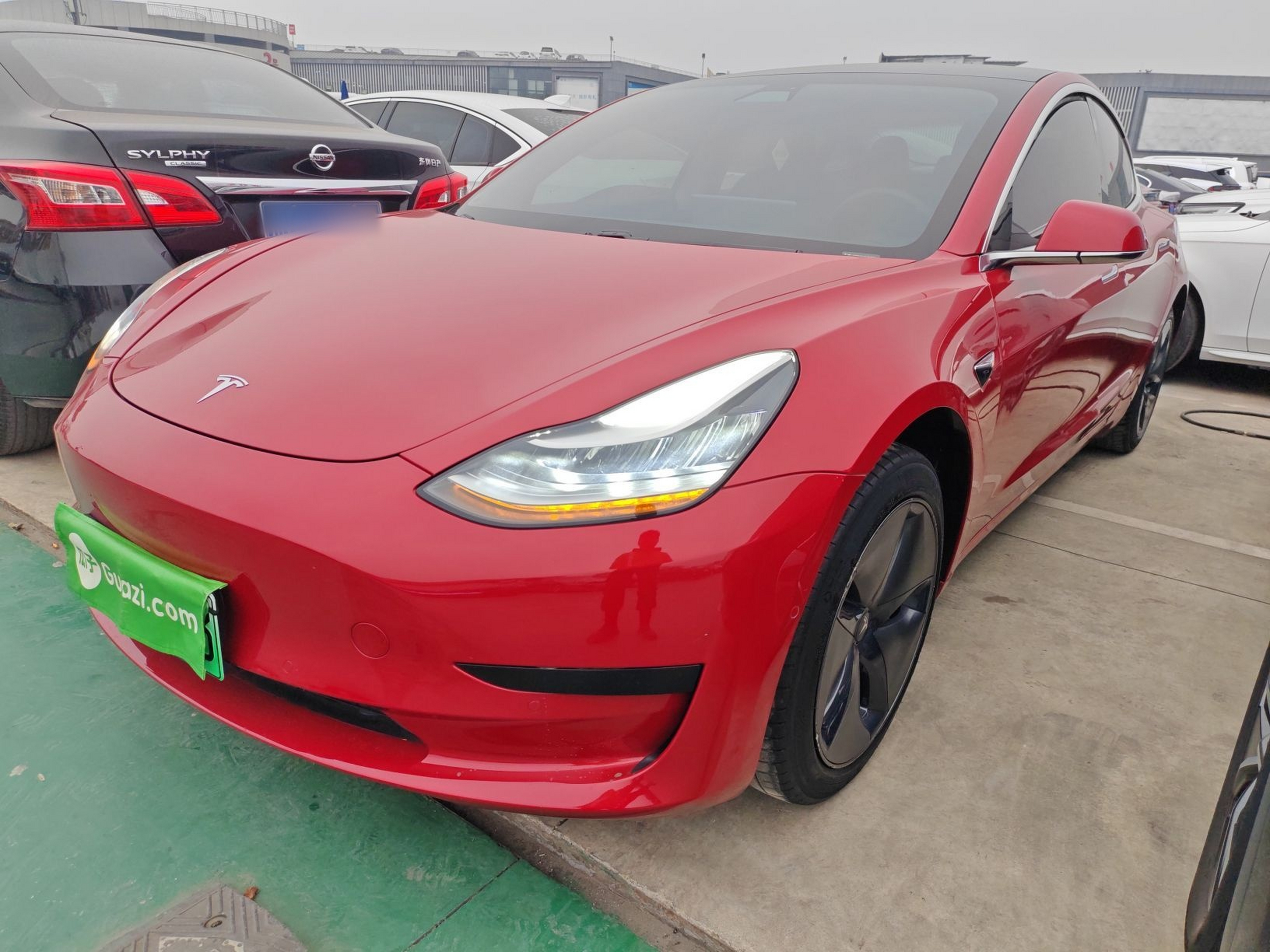 Под передней частью автомобиля