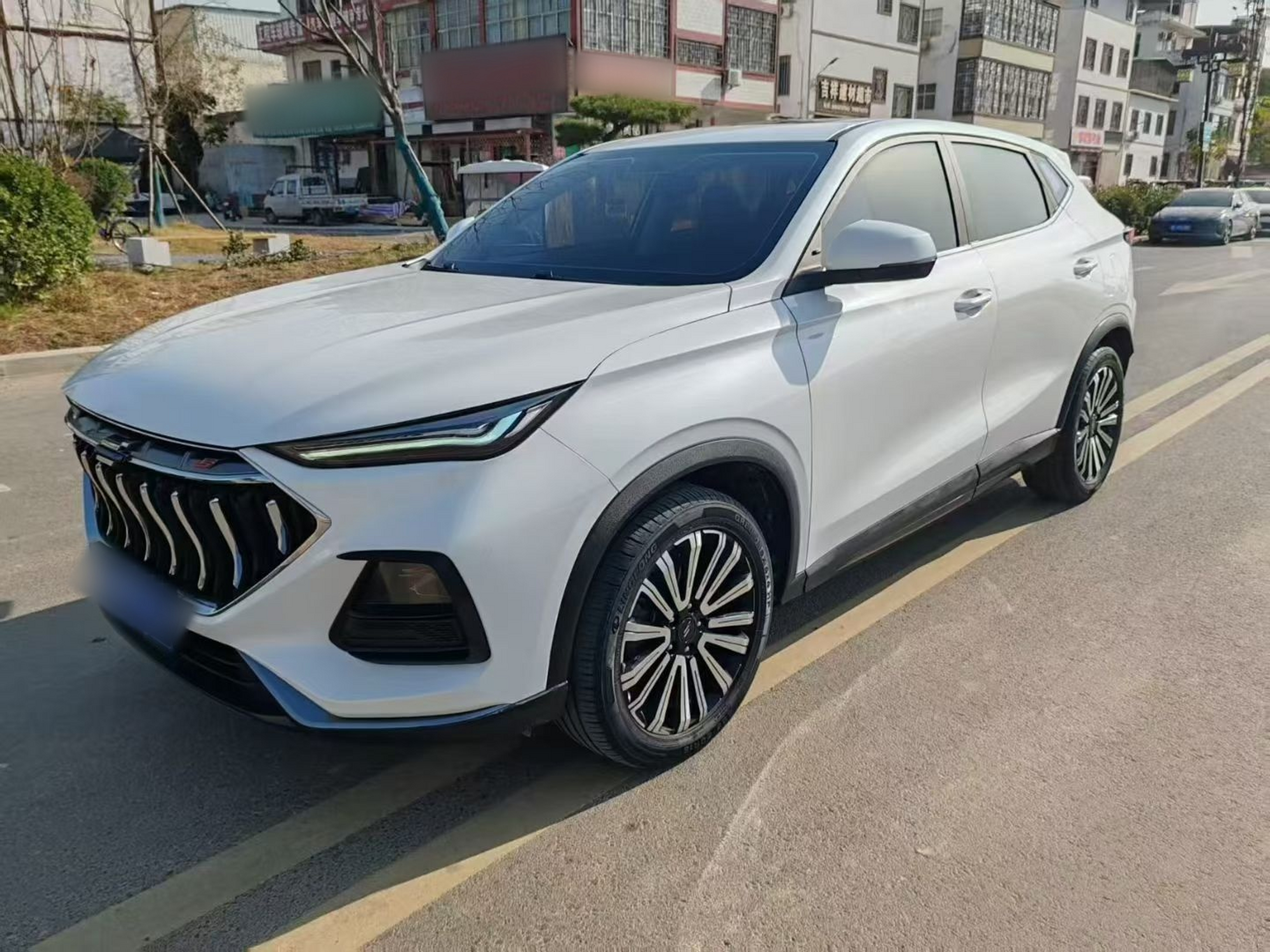 Под передней частью автомобиля