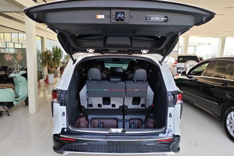 Used Toyota Granvia 2024 2.5L Hybrid Prestige PLUS Edition
