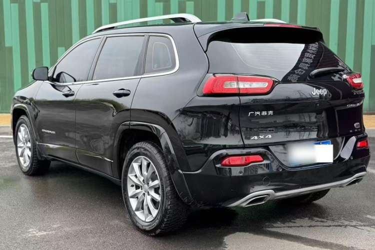 Used  Cherokee 2017 2.4L Professional Edition