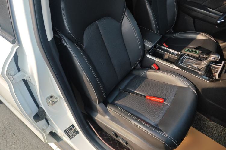 Used Roewe RX5 2016 20T Two-Wheel Drive Automatic Internet Smart Edition
