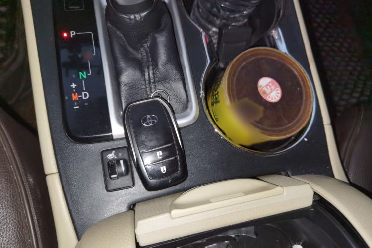 Used Toyota Highlander 2018 2.0T Four-Wheel Drive Luxury Edition 7 Seats China V Emission Standard
