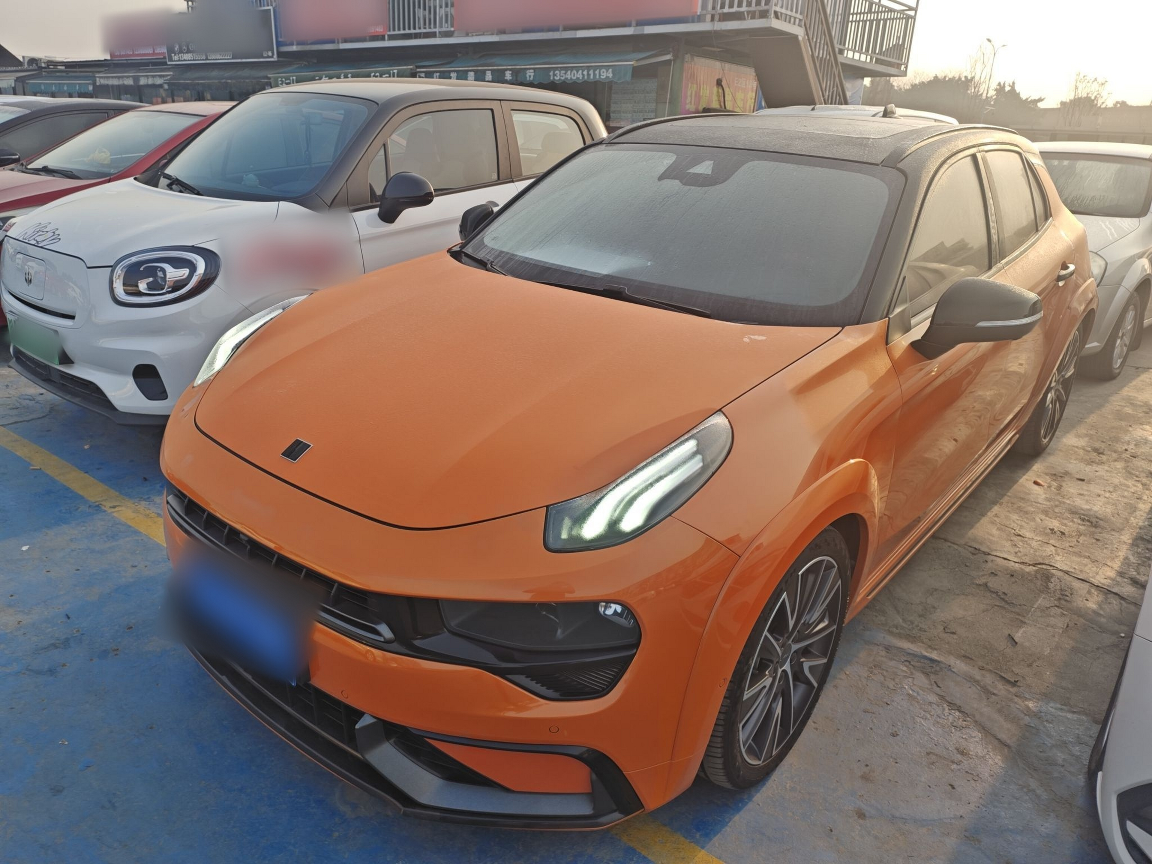 تحت مقدمة السيارة