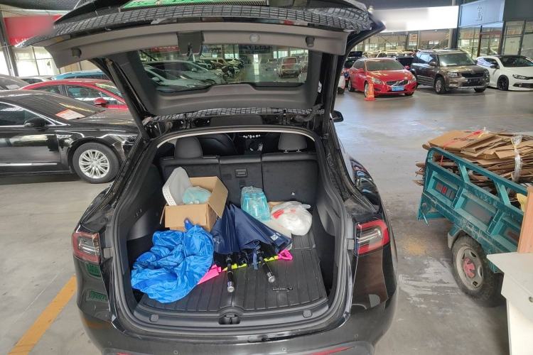 Used Tesla Model Y 2023 Rear-Wheel-Drive Version
