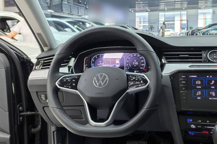 Used Volkswagen Magotan 2025 Revised Version Zhongxiang Edition 330TSI DSG Luxury Trim
