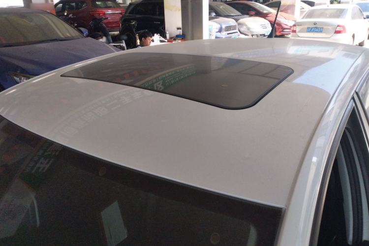 Used Volkswagen Polo 2016 1.6L manual Comfort trim level