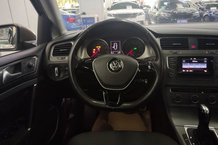 Used Volkswagen Golf 2016 230TSI Automatic Comfort Version
