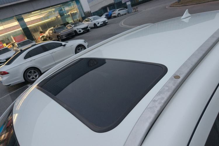 Used FAW Senya R7 2016 1.6L Automatic Prestige Edition
