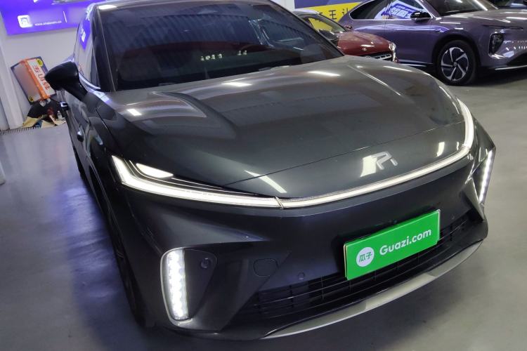 Used  R7 2023 Rear-Drive Screen King Edition
