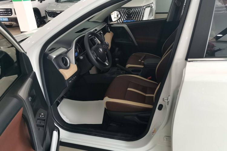 Used Toyota RAV4 2016 2.0L CVT Two-Wheel Drive Fashion Edition China V Standard
