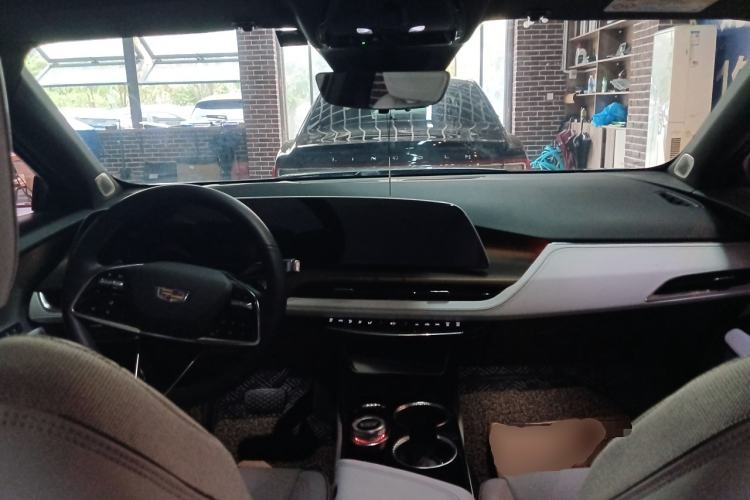 Used Cadillac GT4 2023 25T Prestige Version
