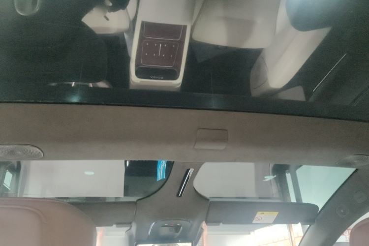 Used  12 2024 700 Three-Laser Rear-Wheel Drive Luxury Edition