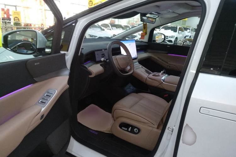 Used XPeng X9 2025 740 Ultra-Long Range Max
