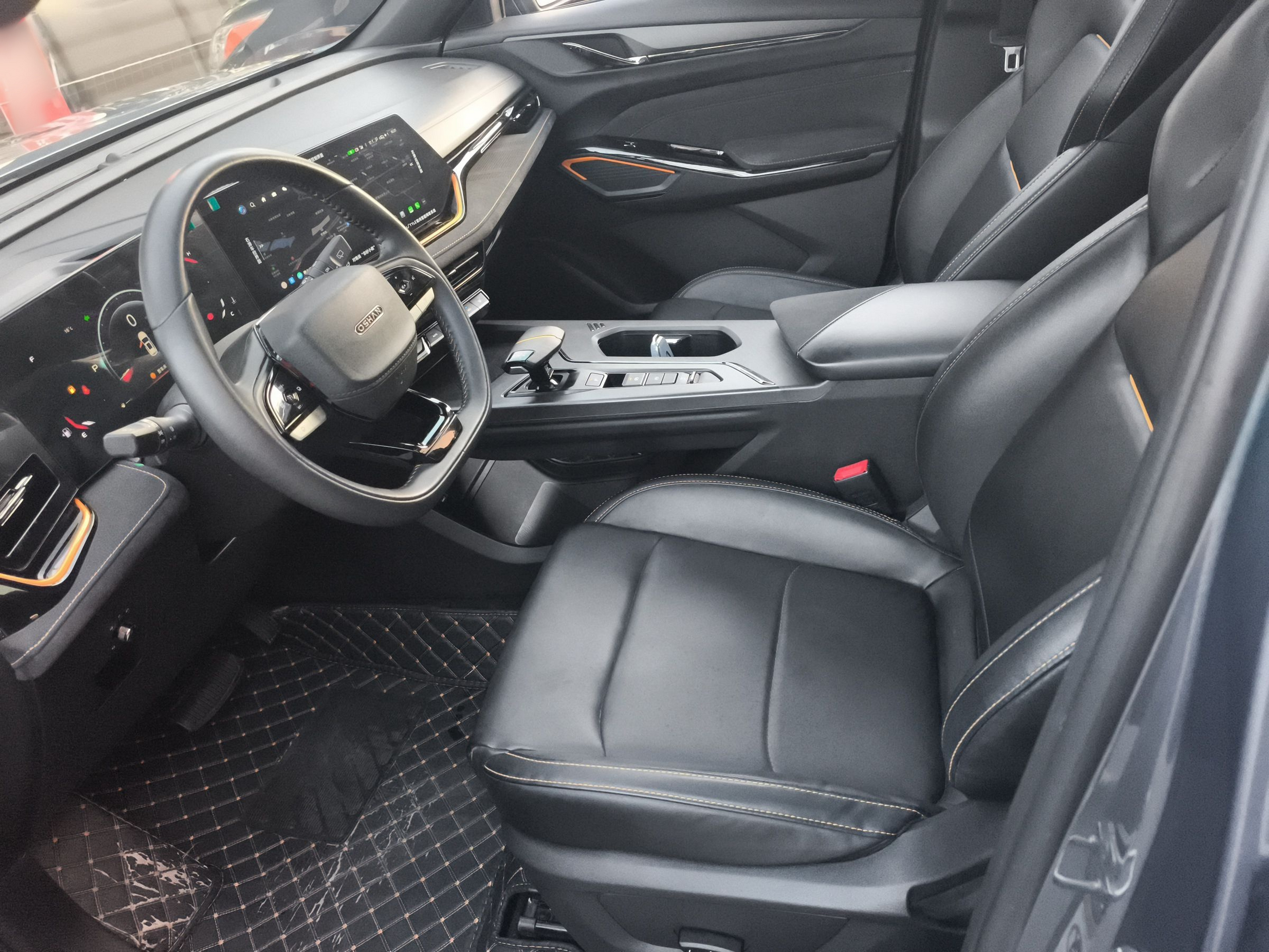 المقاعد الأمامية داخل السيارة