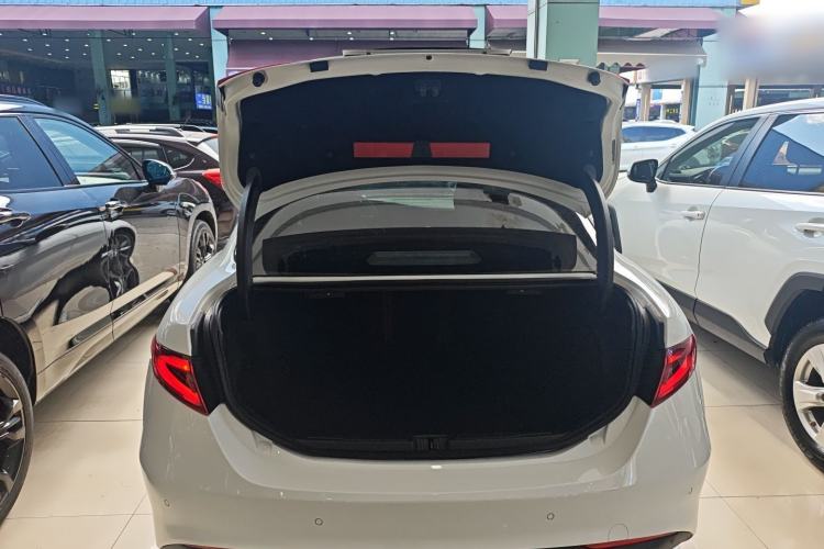 Used Alfa Romeo Giulia 2019 2.0T 280HP Luxury Edition
