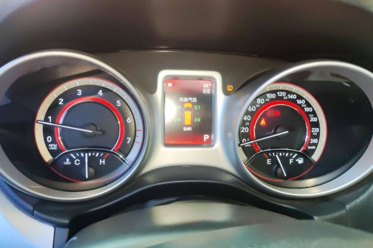 Used Dodge Journey 2013 2.4L Two-Wheel Drive Luxury Version
