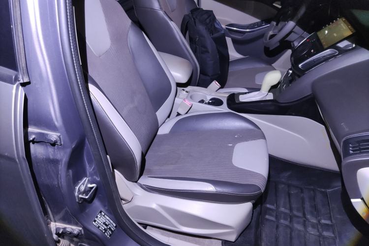 Used Ford Focus 2012 Sedan 1.6L Automatic Fashion Edition
