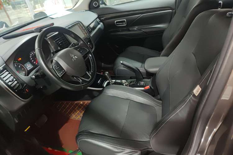 Used Mitsubishi Outlander 2018 2.0L Two-Wheel Drive Glory Edition 5 Seats
