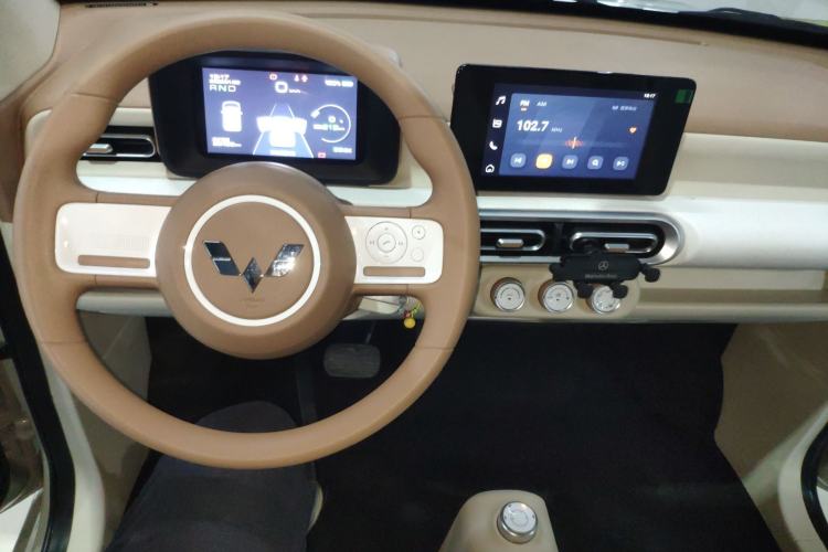 Used Wuling Hongguang MINIEV 2024 3rd Generation 215km Advanced Version
