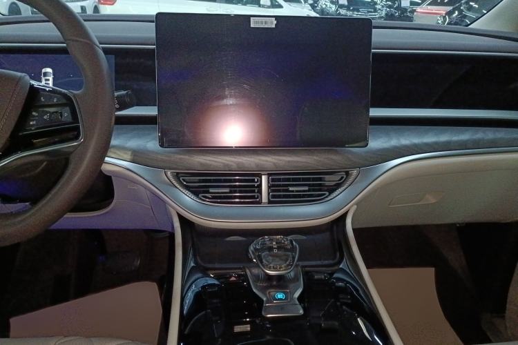 Used Denza D9 2024 DM-i 970 Luxury Model
