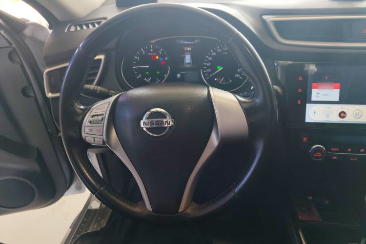 Used Nissan X-Trail 2015 2.0L CVT Comfort MAX Edition 2WD
