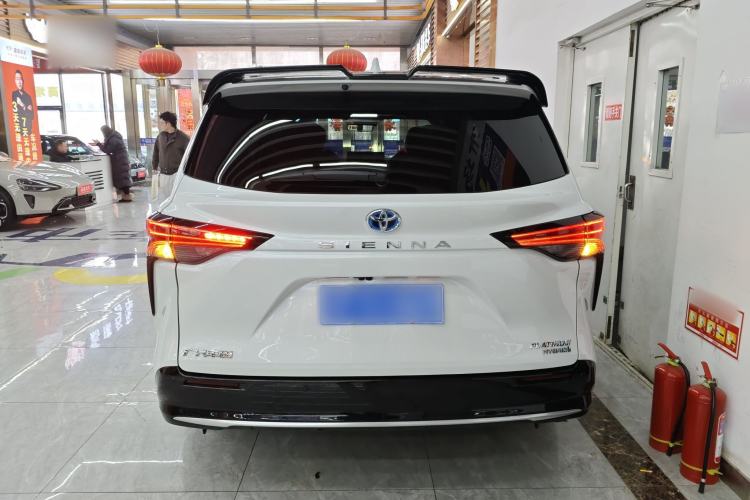 Used Toyota Sienna 2023 2.5L Hybrid Platinum Edition