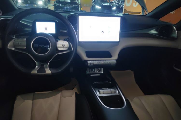 Used BYD Dolphin 2023 420 km Fashion Edition
