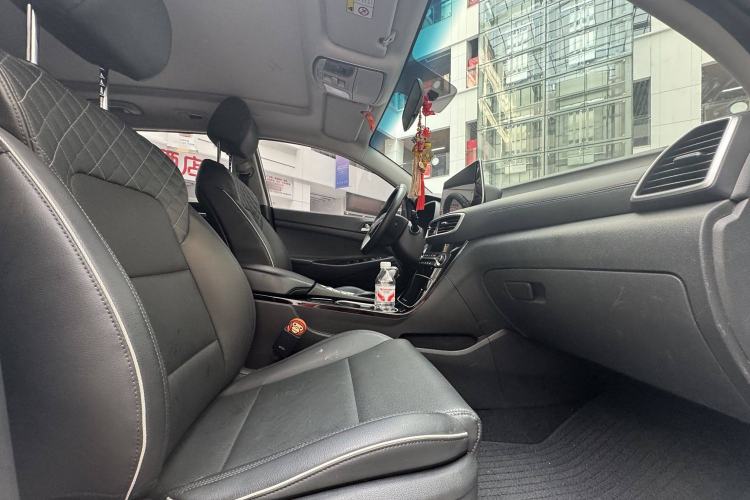 Used Hyundai Tucson 2019 280TGDi Dual-Clutch Two-Wheel Drive Fashion Edition China VI Standard