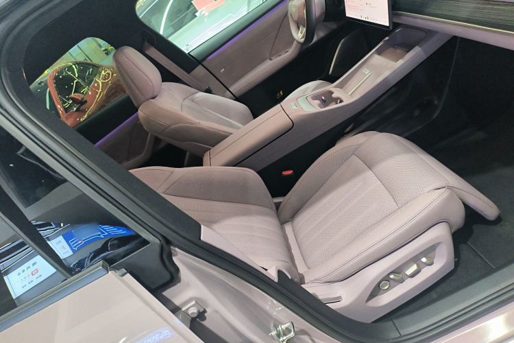 Used ONVO L60 2024 60 kWh Rear-Drive Version