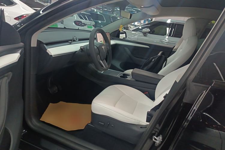 Used Tesla Model Y 2021 Long-Range All-Wheel-Drive Version 3D7
