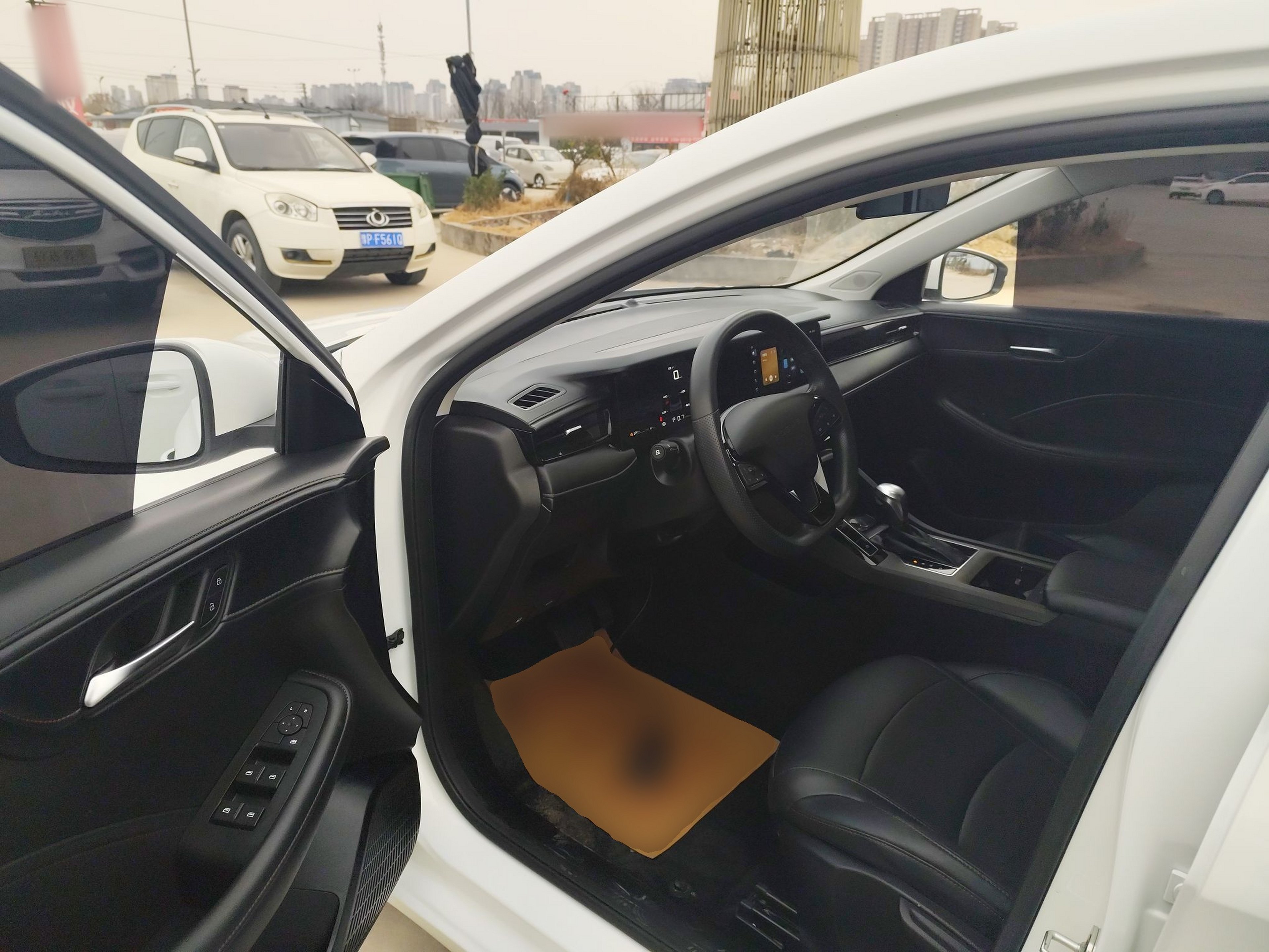 Переднее сиденье в автомобиле