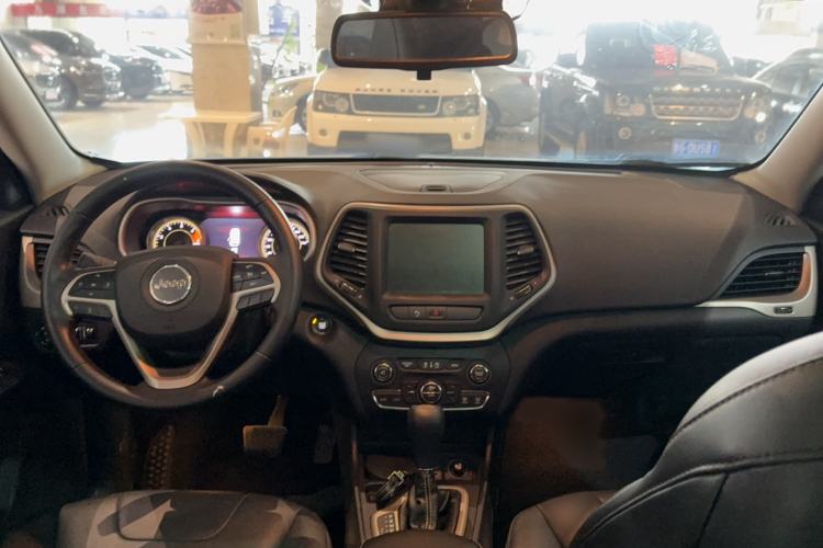 Used  Cherokee 2017 2.0L Superior Edition
