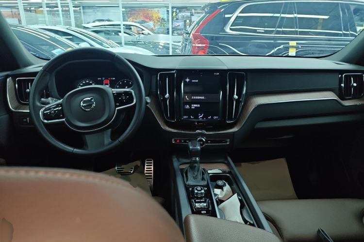 Used Volvo XC60 2021 T5 4x4 Smart Luxury Edition
