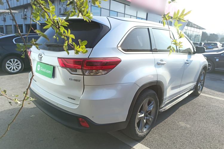 Used Toyota Highlander 2018 2.0T Two-Wheel Drive Luxury Edition 7 Seats China VI Standard
