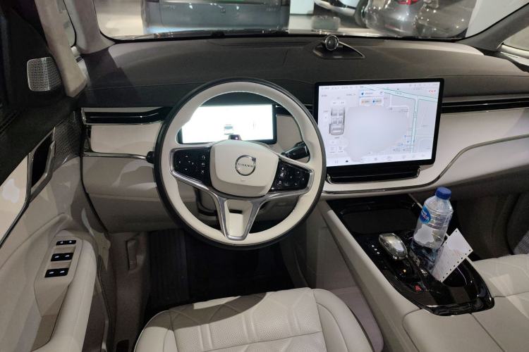 Used Volvo EM90 2025 Ultra Six-Seater