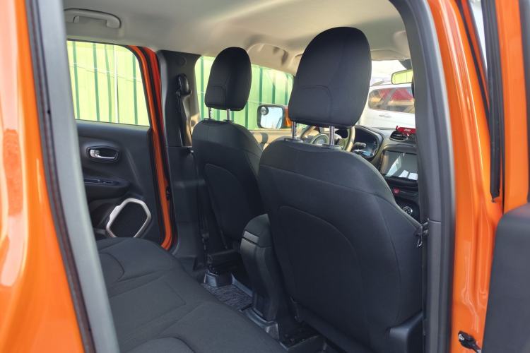 Used  Renegade 2017 180T Automatic Kinetic Edition+
