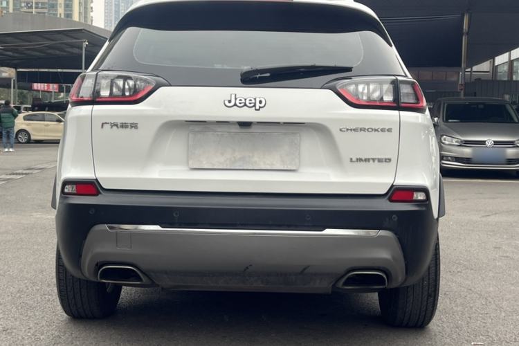 Used  Cherokee 2019 2.0T Two-Wheel Drive Smart Enjoyment Version China V
