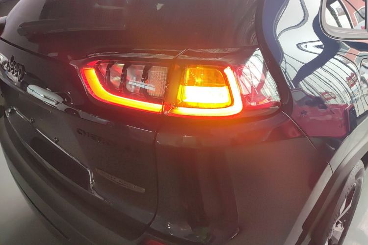 Used  Cherokee 2020 2.0T Four-Wheel Drive Night Eagle Edition
