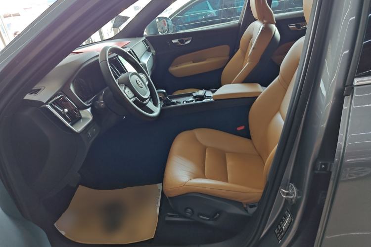 Used Volvo XC60 2019 T5 4x4 Zhiyuan Edition China VI Standard
