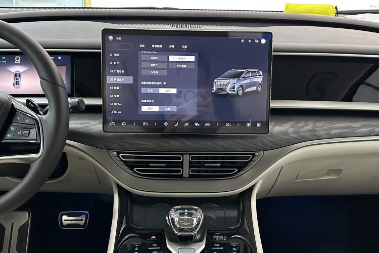 Used Denza D9 2025 DM-i Smart Drive 1020 Four-Wheel Drive Deluxe Model
