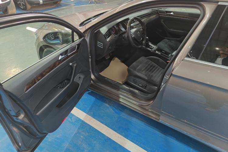 Used Volkswagen Magotan 2017 330TSI DSG Luxury Model
