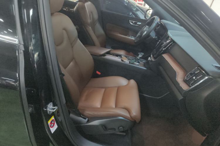 Used Volvo XC60 2021 T5 4x4 Smart Luxury Edition
