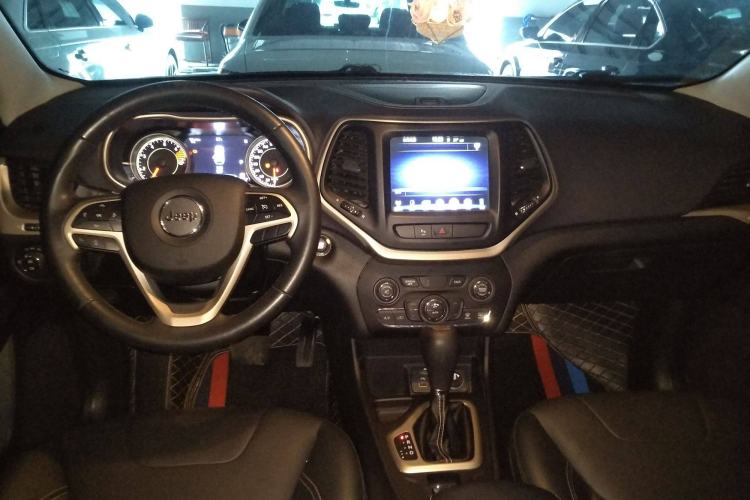 Used  Cherokee 2017 2.0L Superior Edition
