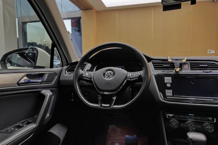 Used Volkswagen Tiguan L 2019 330TSI Automatic Two-Wheel Drive Panoramic Comfort Edition China V Standard
