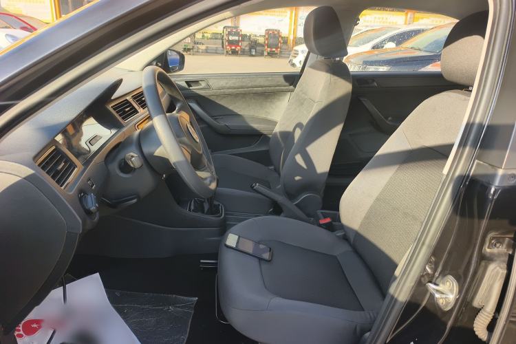 Used Volkswagen Santana 2015 1.6L Manual Fashion Edition
