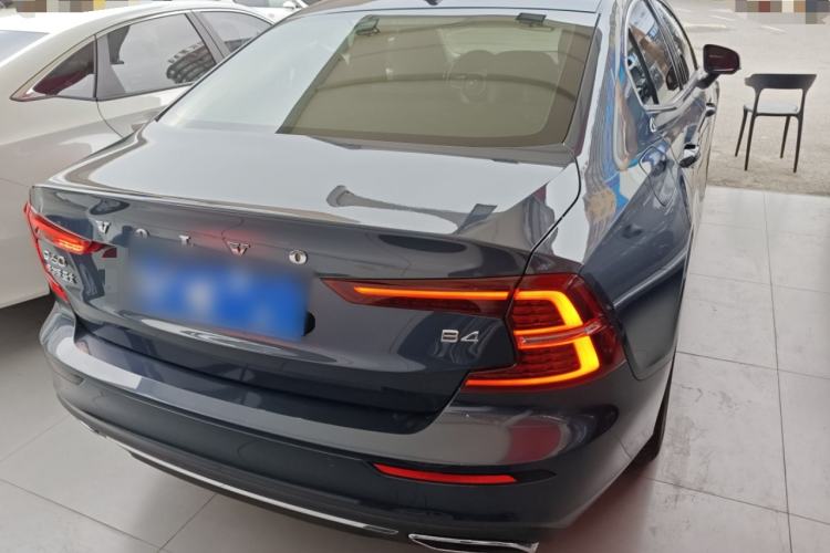 Used Volvo S60 2022 B4 Zhiyi Luxury Edition
