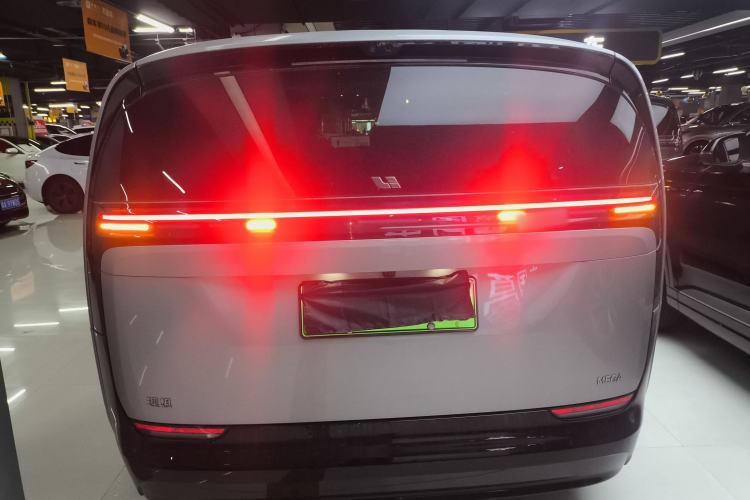 Used Li Auto MEGA 2024 Ultra Model
