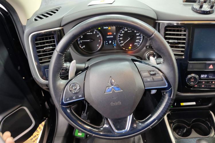 Used Mitsubishi Outlander 2019 2.4L 4x4 Zhi Xiang Edition 5 Seats China VI Standard
