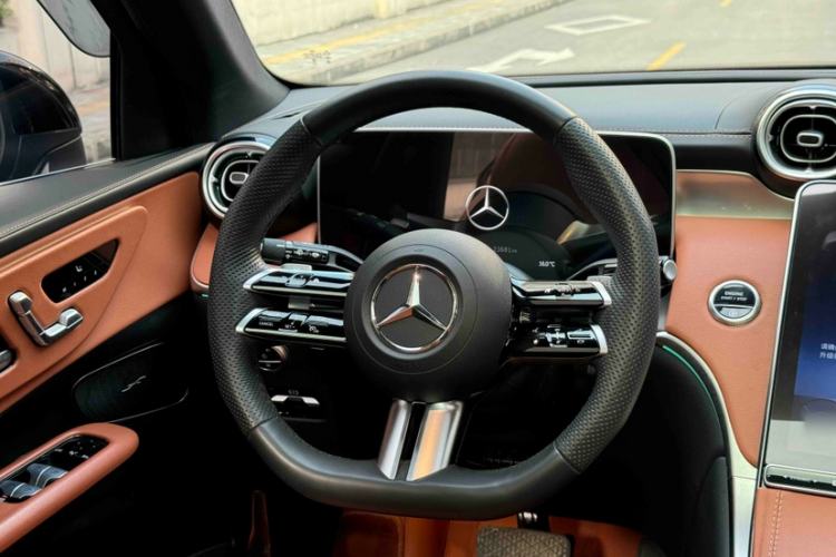 Used Mercedes-Benz GLC 2023 Facelift GLC 260 L 4MATIC Luxury Version 5 Seats
