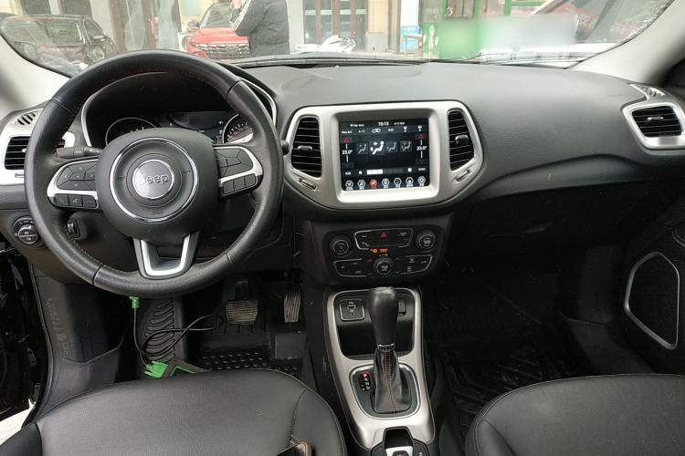 Used  Compass 2019 200T Automatic Family Edition - Connected Large Screen Version